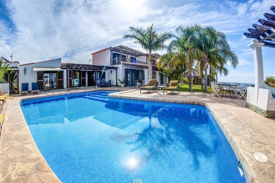 amarilla-golf 6-bed villa with stunning views