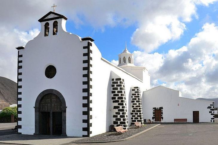 lanzarotevisit.com