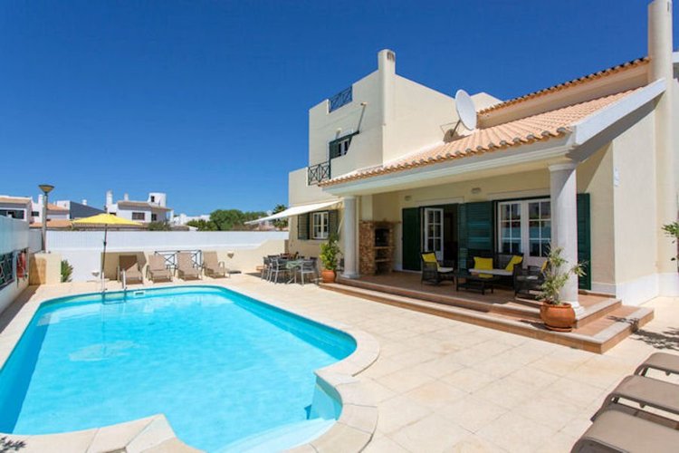 Villa to rent in Galé, Algarve with private pool 217050