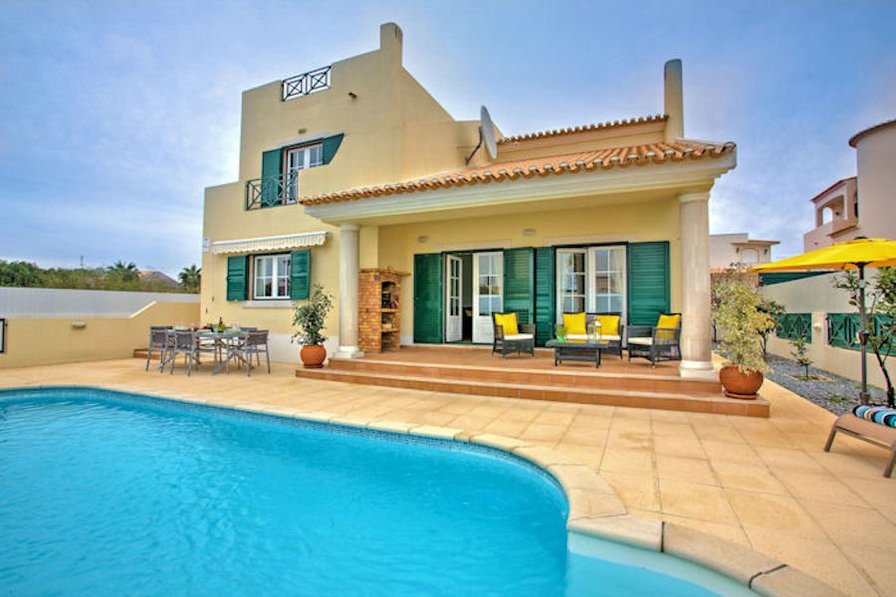 Villa to rent in Galé, Algarve with private pool 217050
