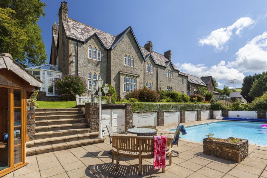 Cottage to rent in Combe Martin, England with private pool 227388