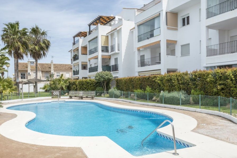 Apartment to rent in Rota, Spain with swimming pool 254880