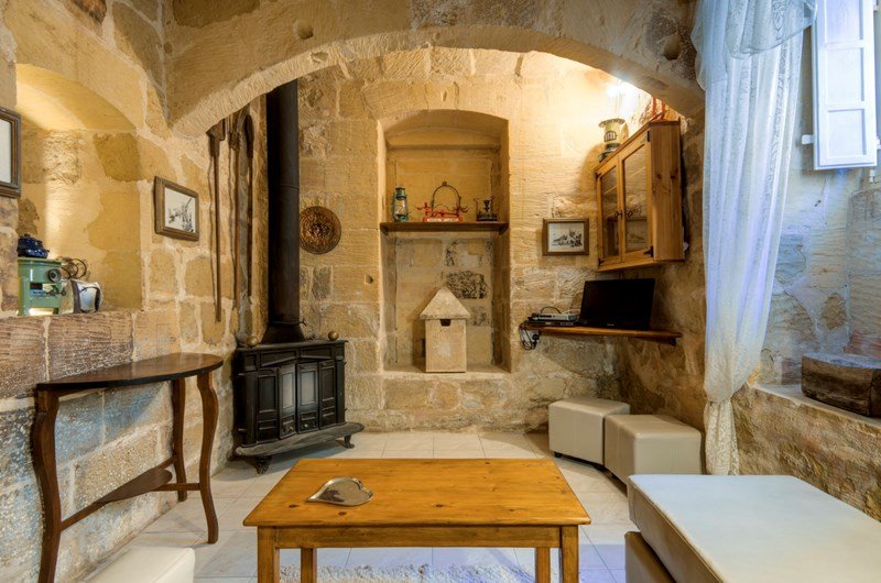 Farm house to rent in Santa Lucia, Malta with private pool 25565