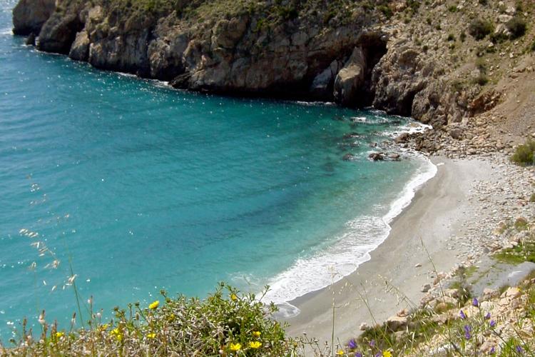 Apartment to rent in Almuñécar, Spain with shared pool 27597