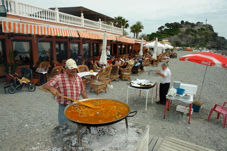 Apartment to rent in Almuñécar, Spain with shared pool 27597